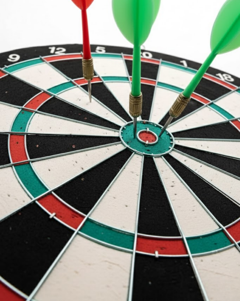 Şık Tasarımlı 15 İnç Dart Tahtası Metal Uçlu 4 Ok Seti